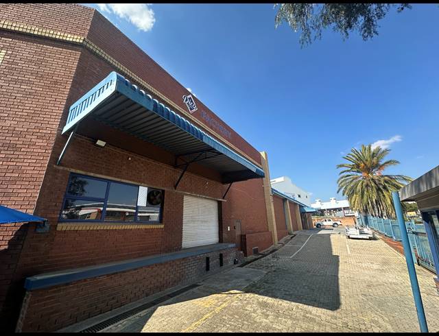 2,000M² WAREHOUSE FOR SALE IN FOUNDERS VIEW